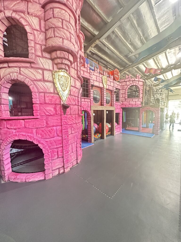 Aire de jeux intérieure colorée