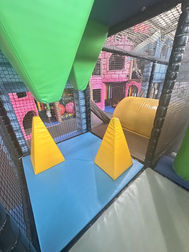 Aire de jeux colorée pour enfants