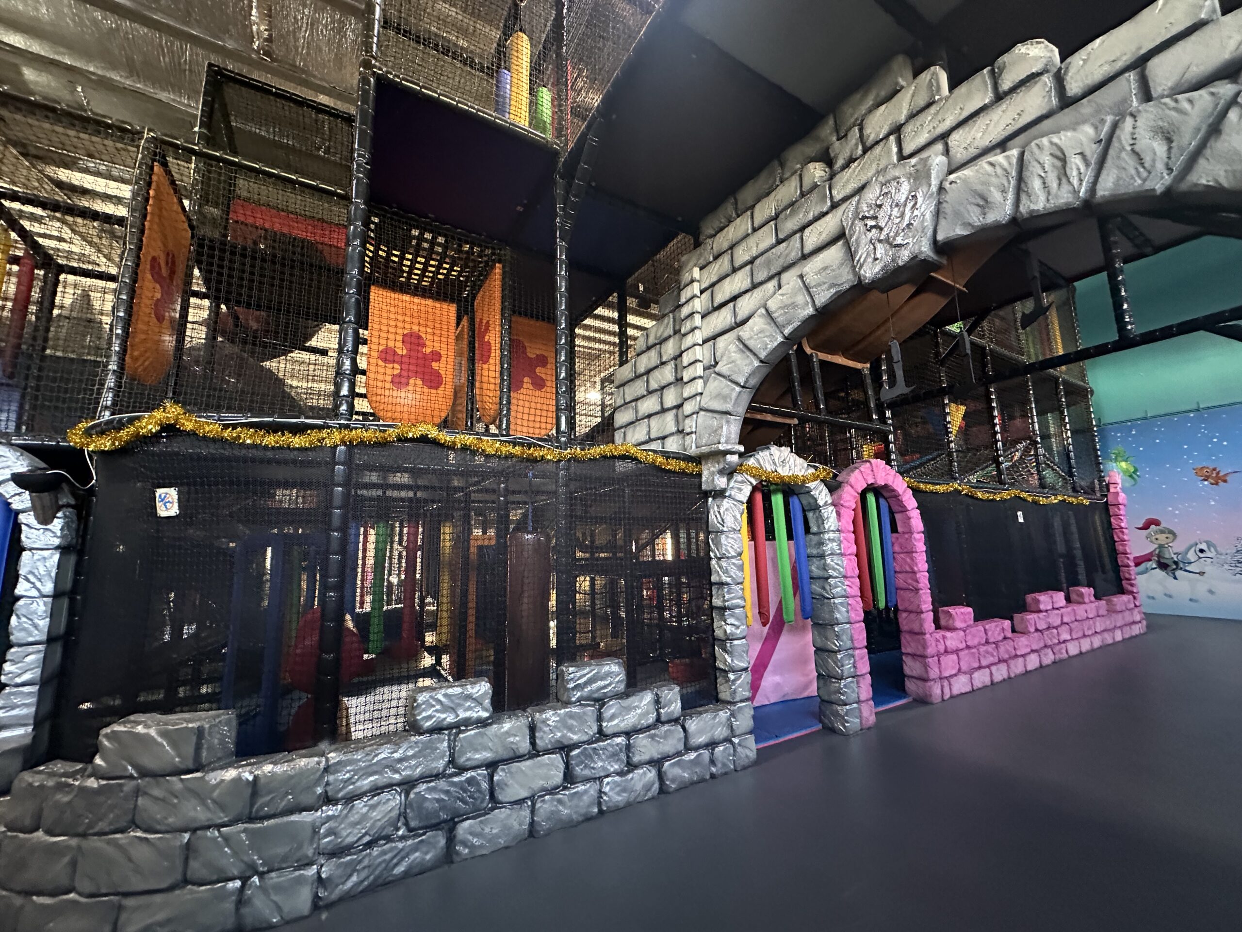 Aire de jeux intérieure colorée